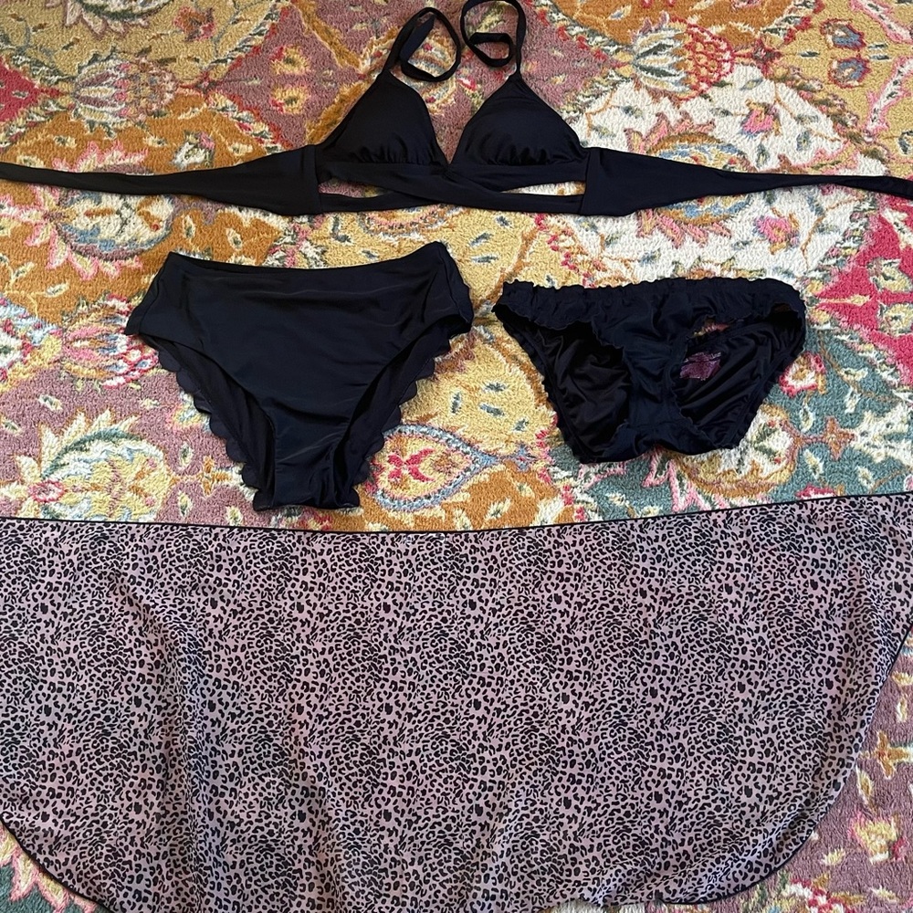 4 piecesVictoria  Secret, Kona Sol, Elegant Black Women's Swim lot.Price for all